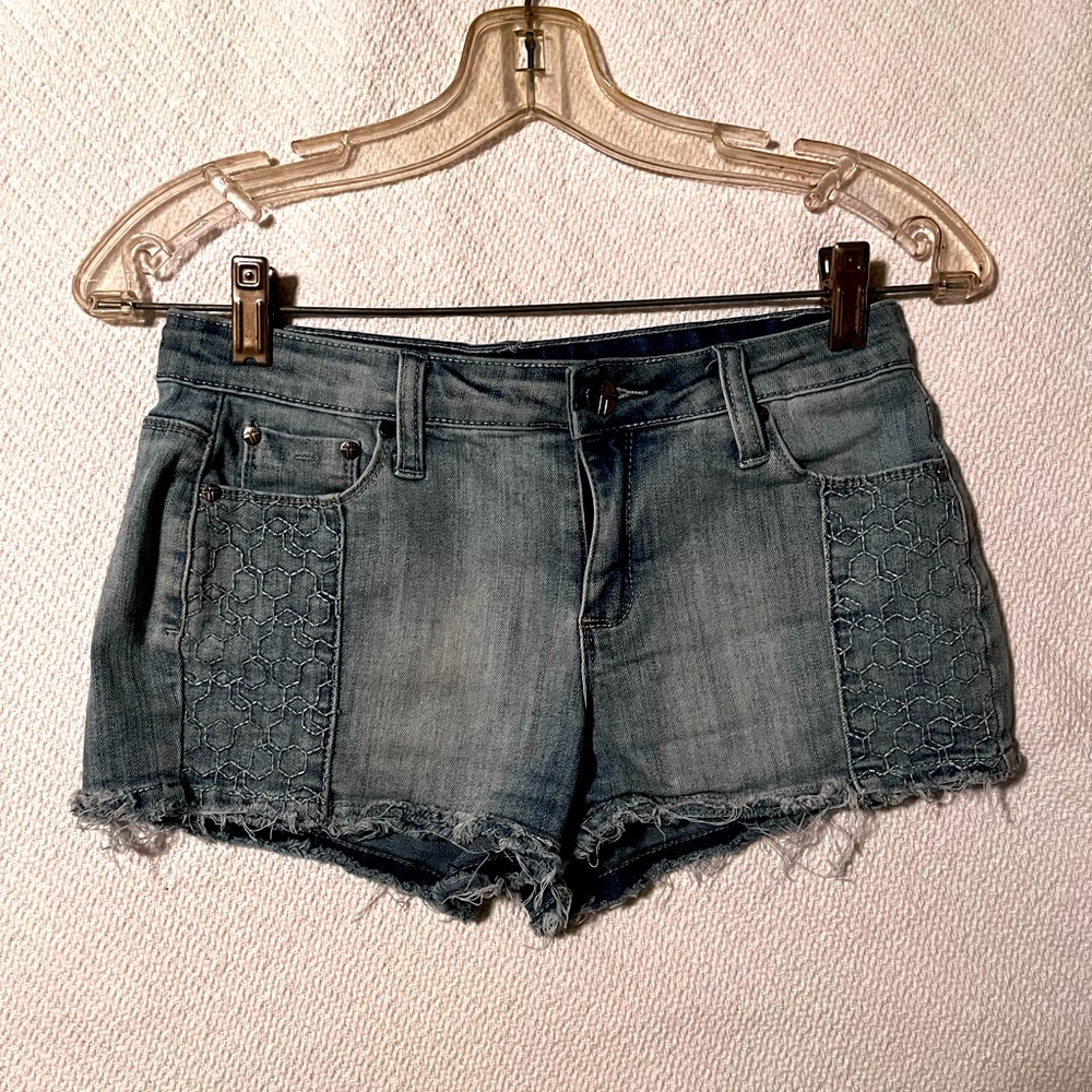 Distressed cut off shorts, low- mid rise